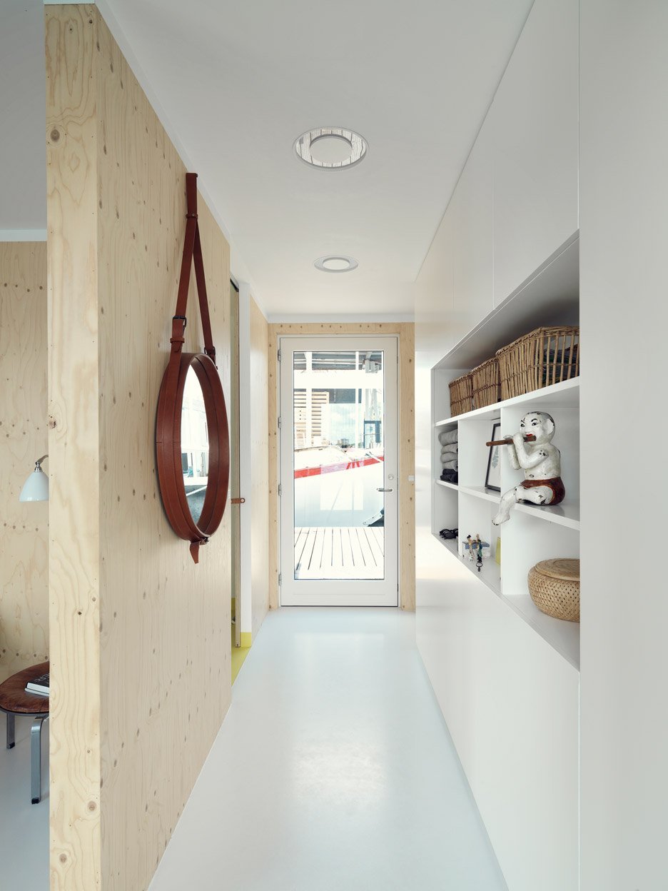 S touhou po romantice na vodě si postavili hausbót