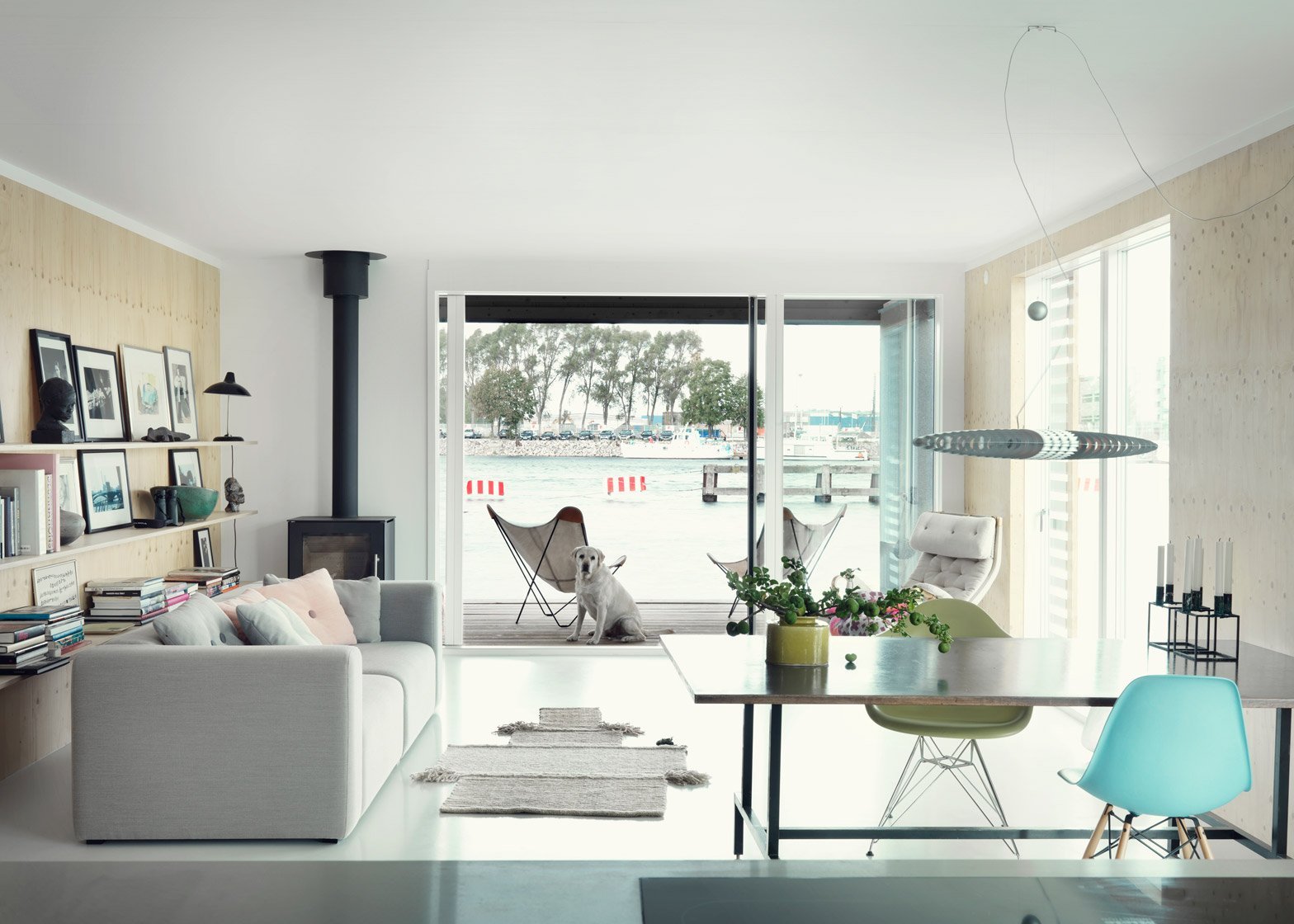 S touhou po romantice na vodě si postavili hausbót