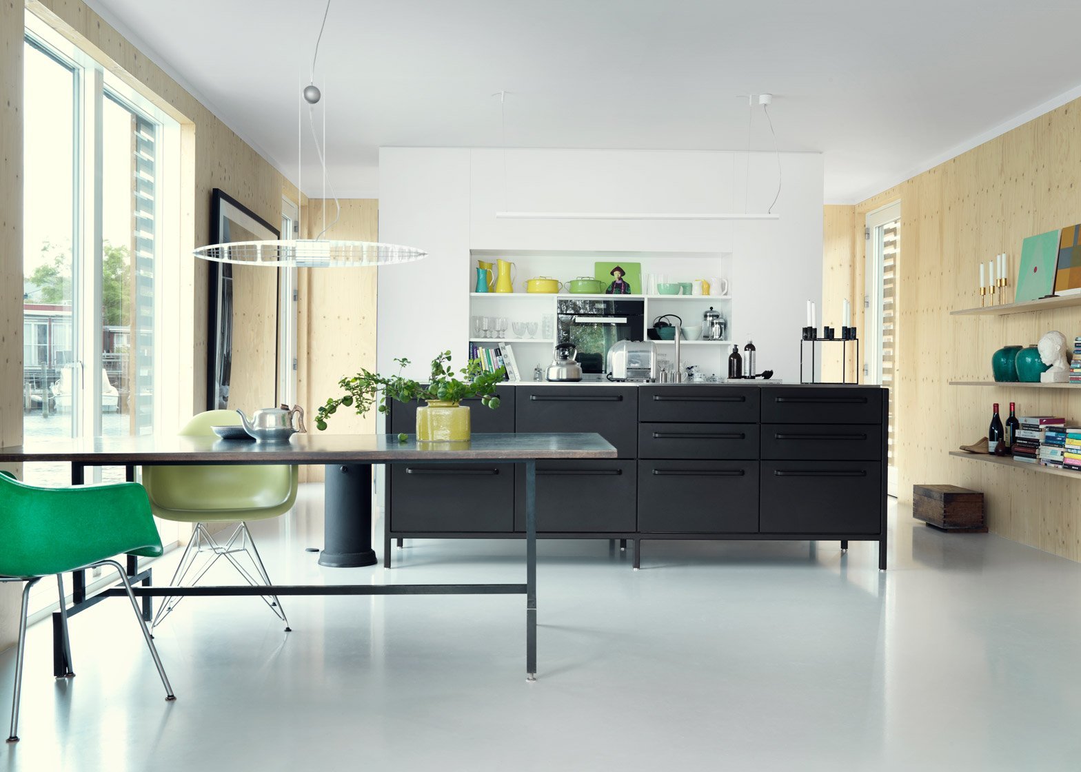 S touhou po romantice na vodě si postavili hausbót