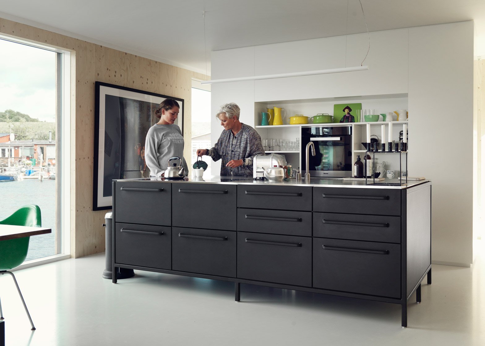 S touhou po romantice na vodě si postavili hausbót