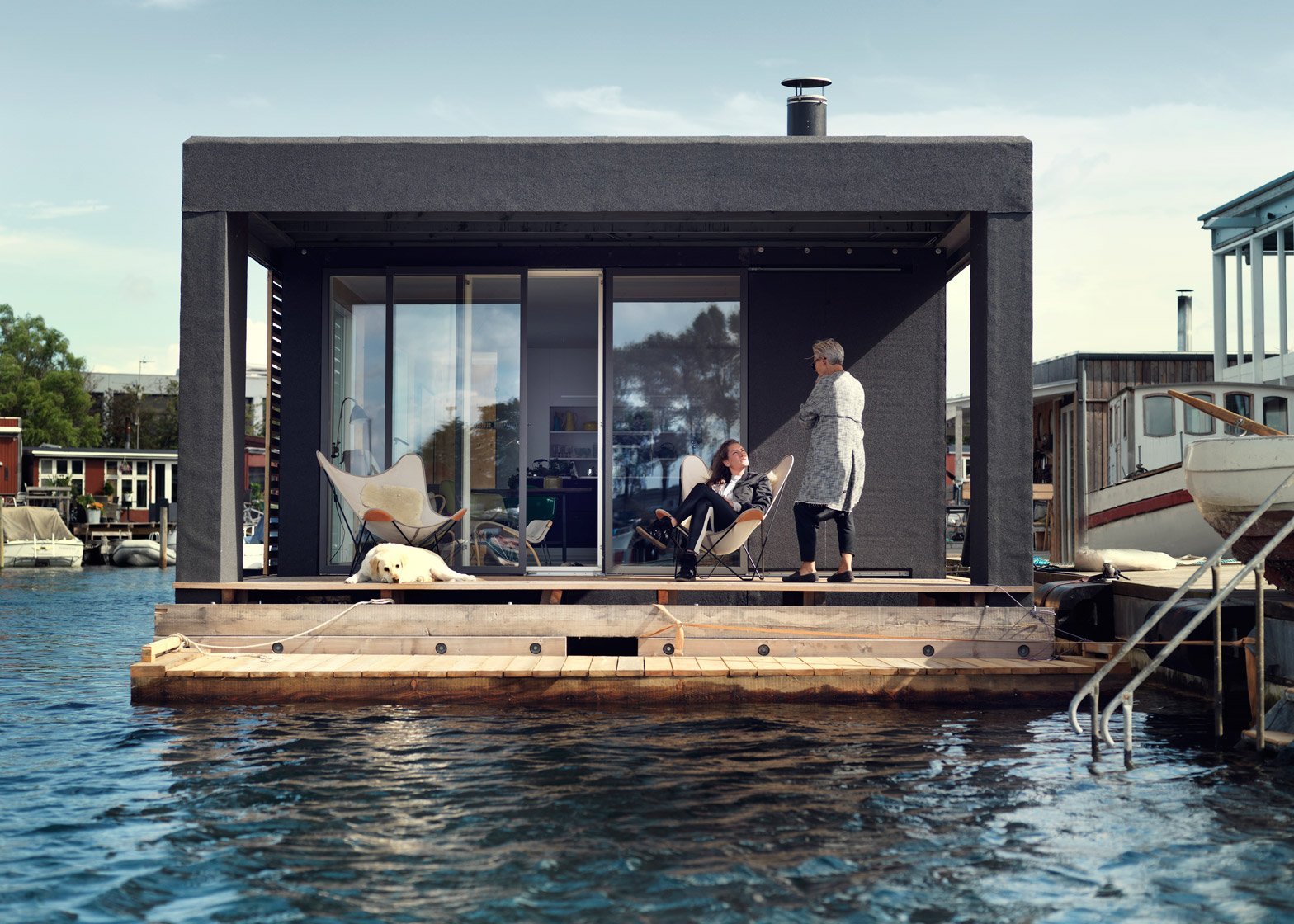 S touhou po romantice na vodě si postavili hausbót