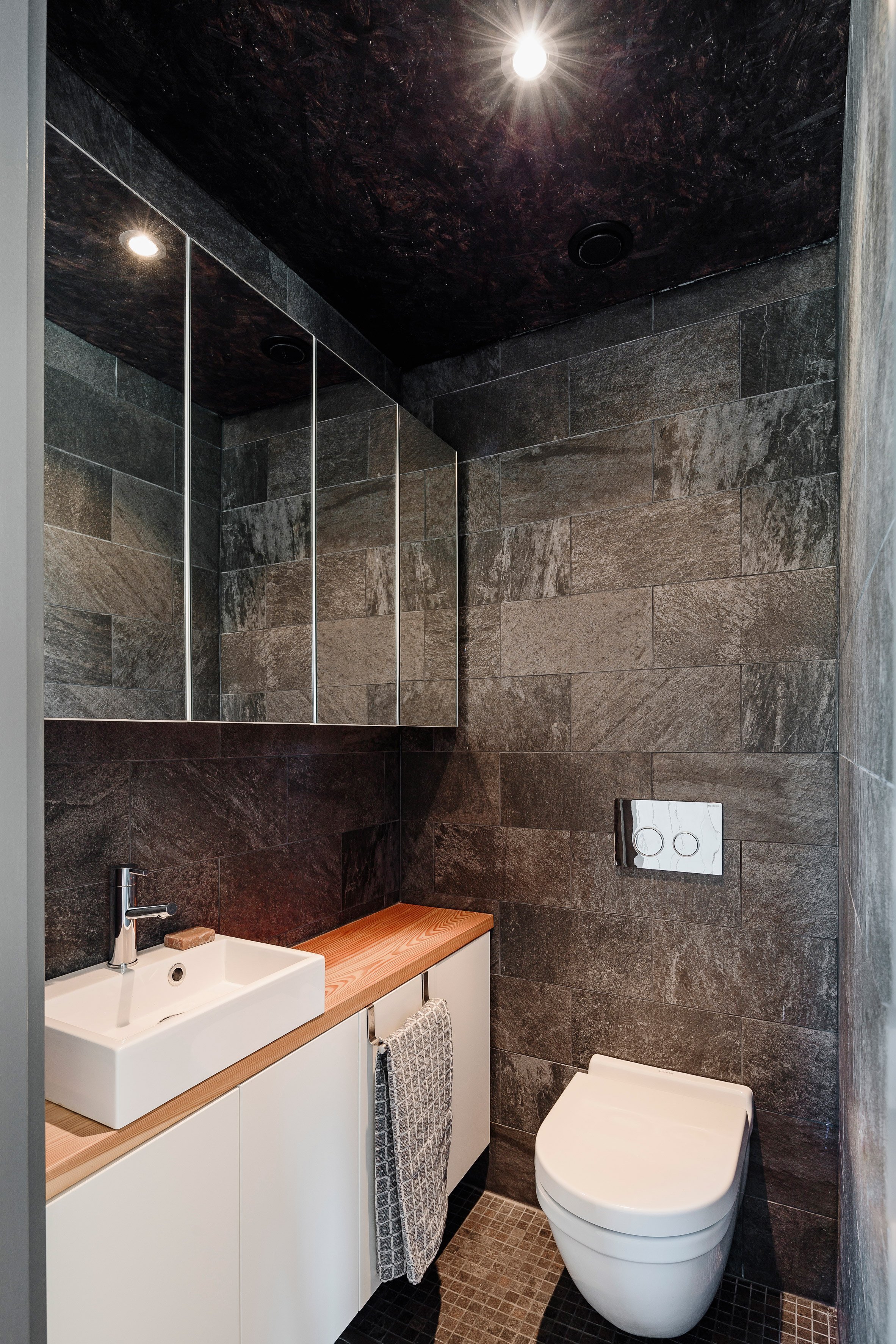 Skvěle řešená finská dřevostavba u jezera