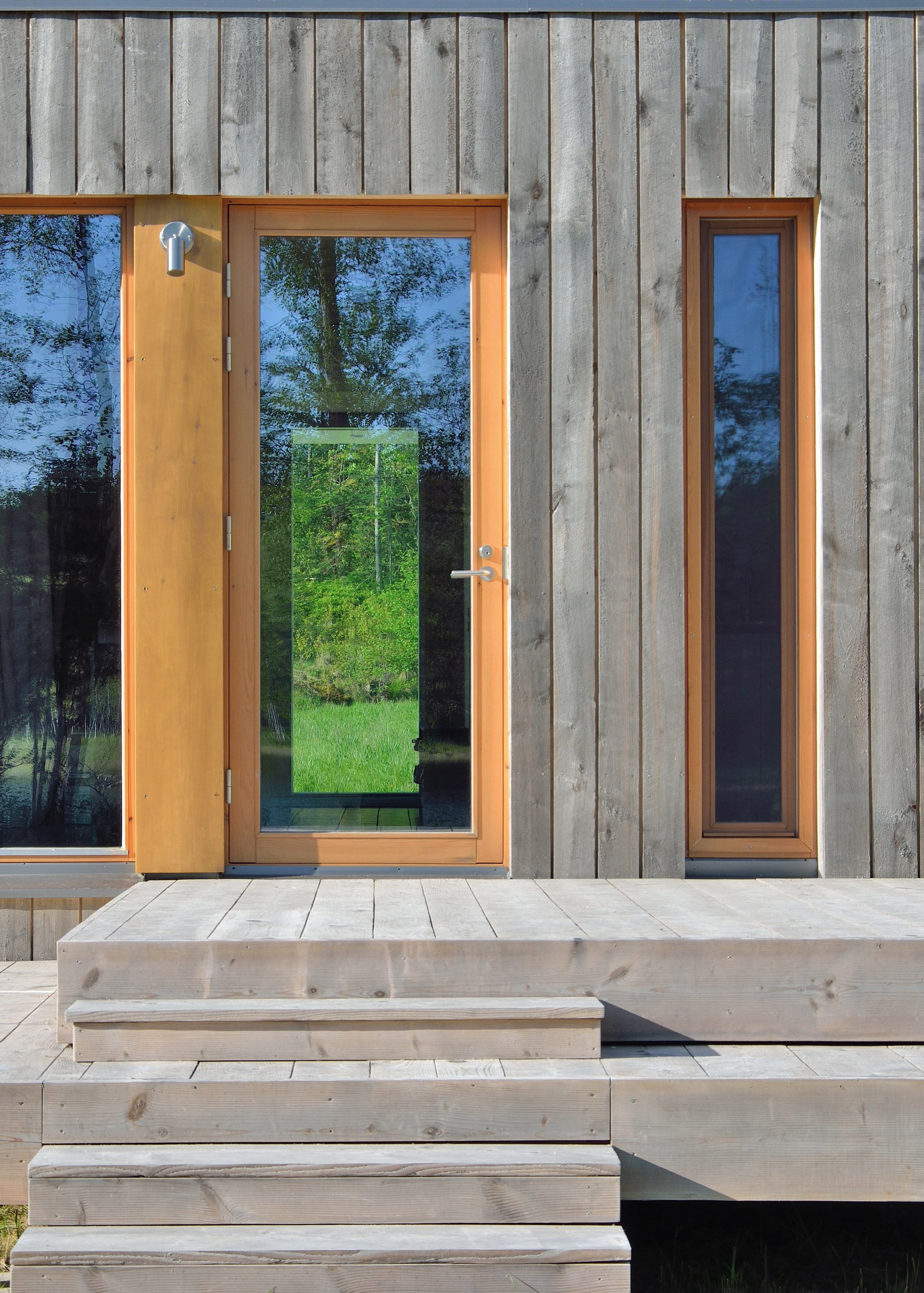 Skvěle řešená finská dřevostavba u jezera