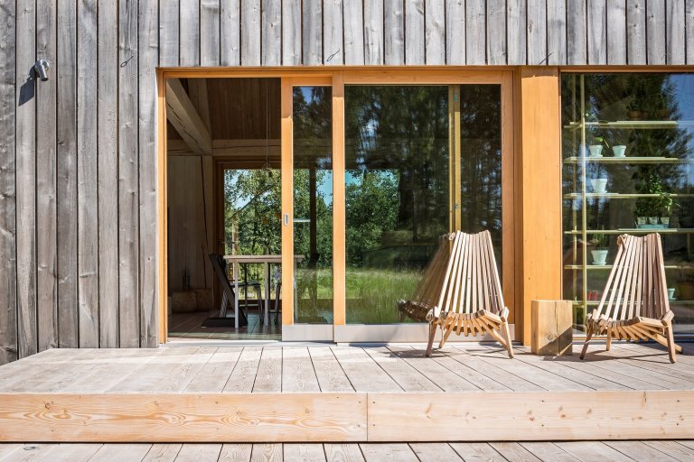 Skvěle řešená finská dřevostavba u jezera