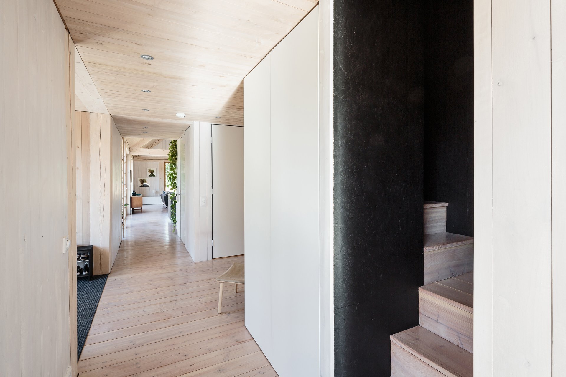 Skvěle řešená finská dřevostavba u jezera