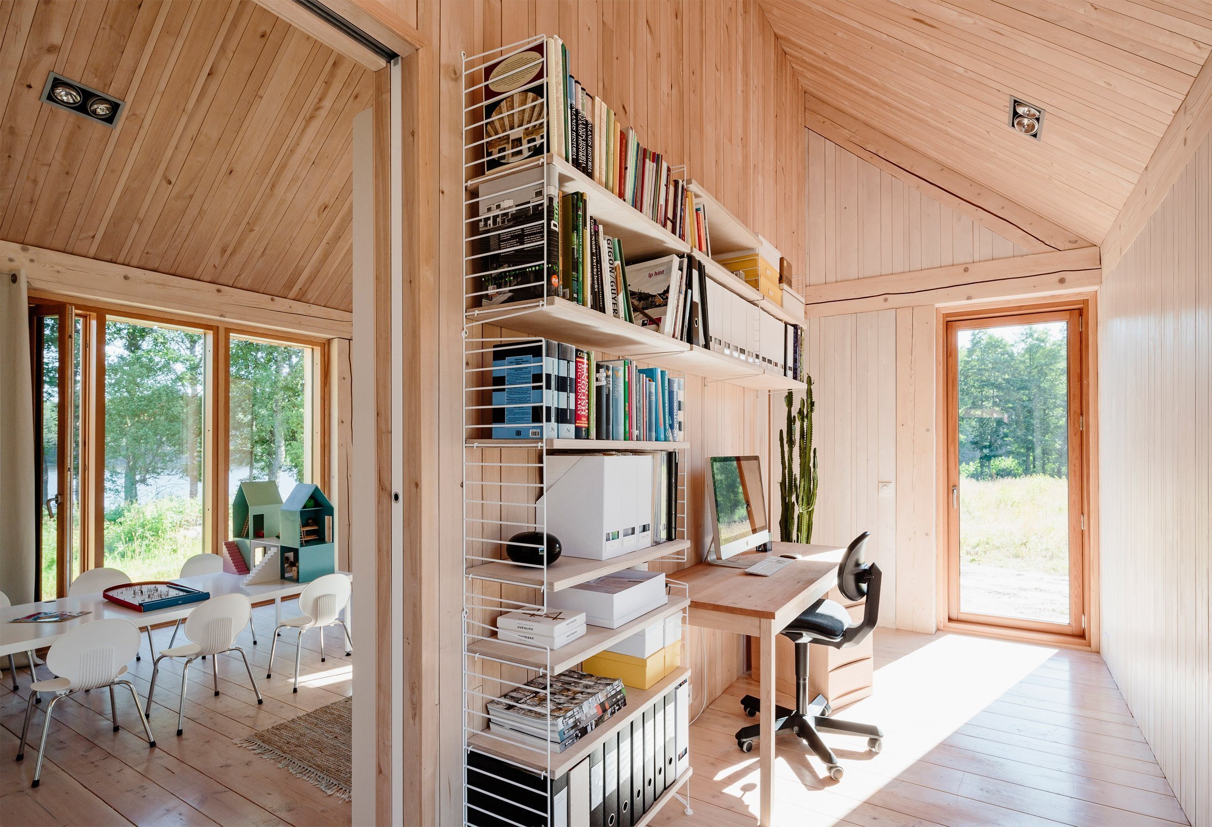 Skvěle řešená finská dřevostavba u jezera