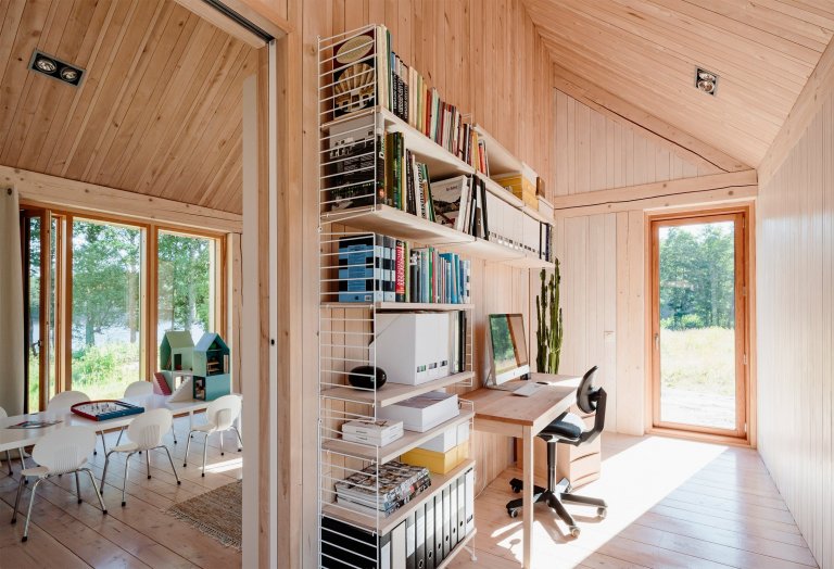 Skvěle řešená finská dřevostavba u jezera