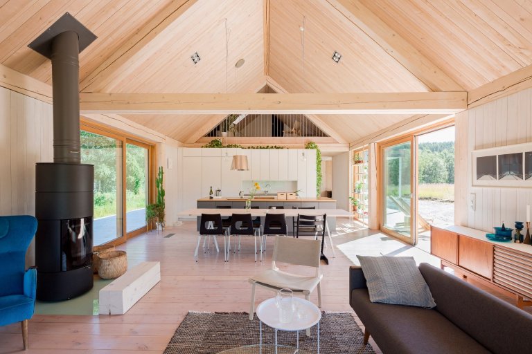 Skvěle řešená finská dřevostavba u jezera