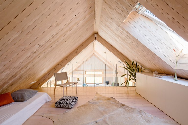 Skvěle řešená finská dřevostavba u jezera