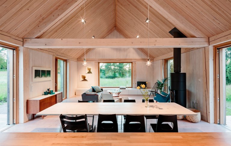 Skvěle řešená finská dřevostavba u jezera