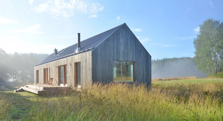 Skvěle řešená finská dřevostavba u jezera