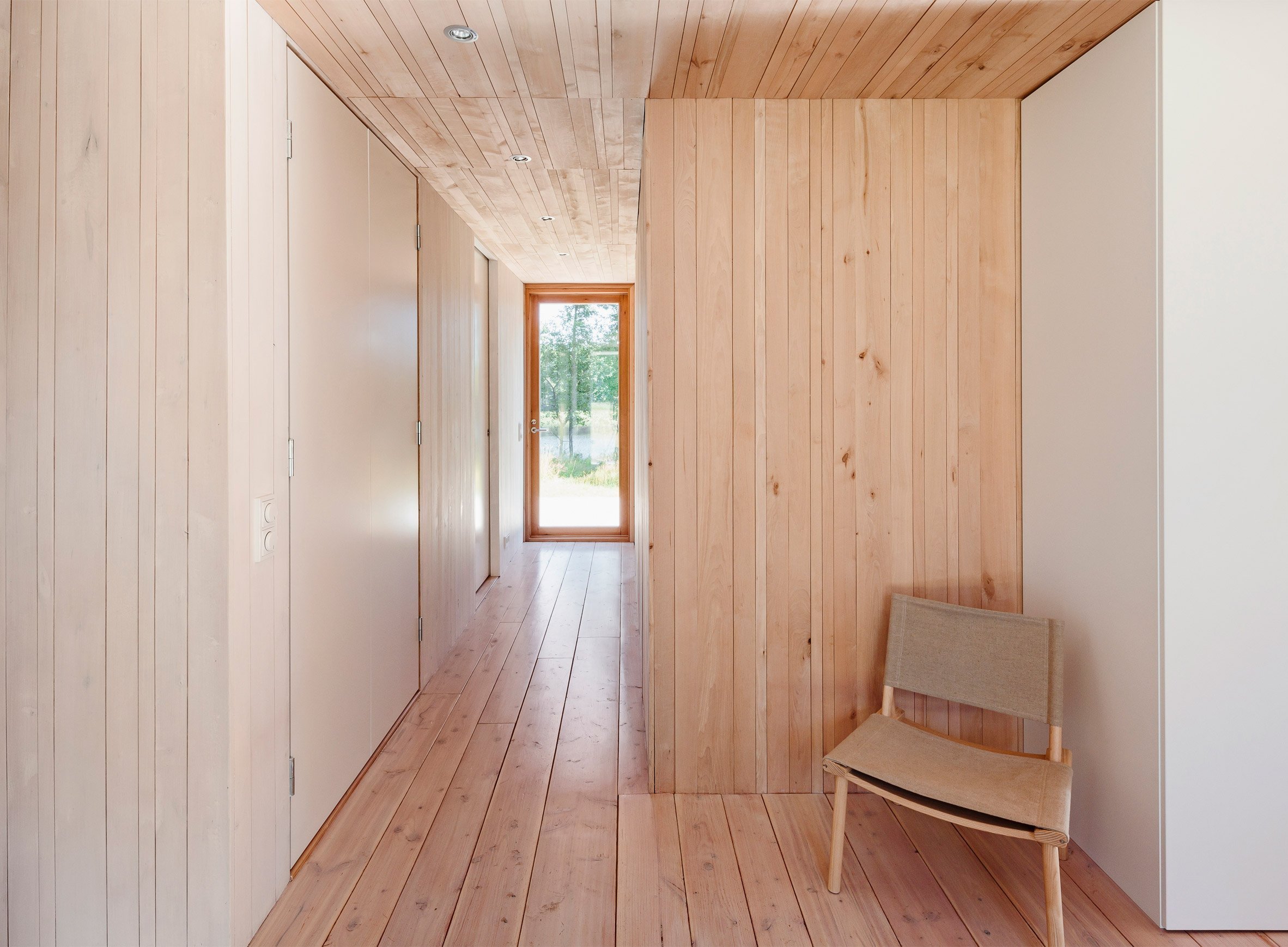 Skvěle řešená finská dřevostavba u jezera