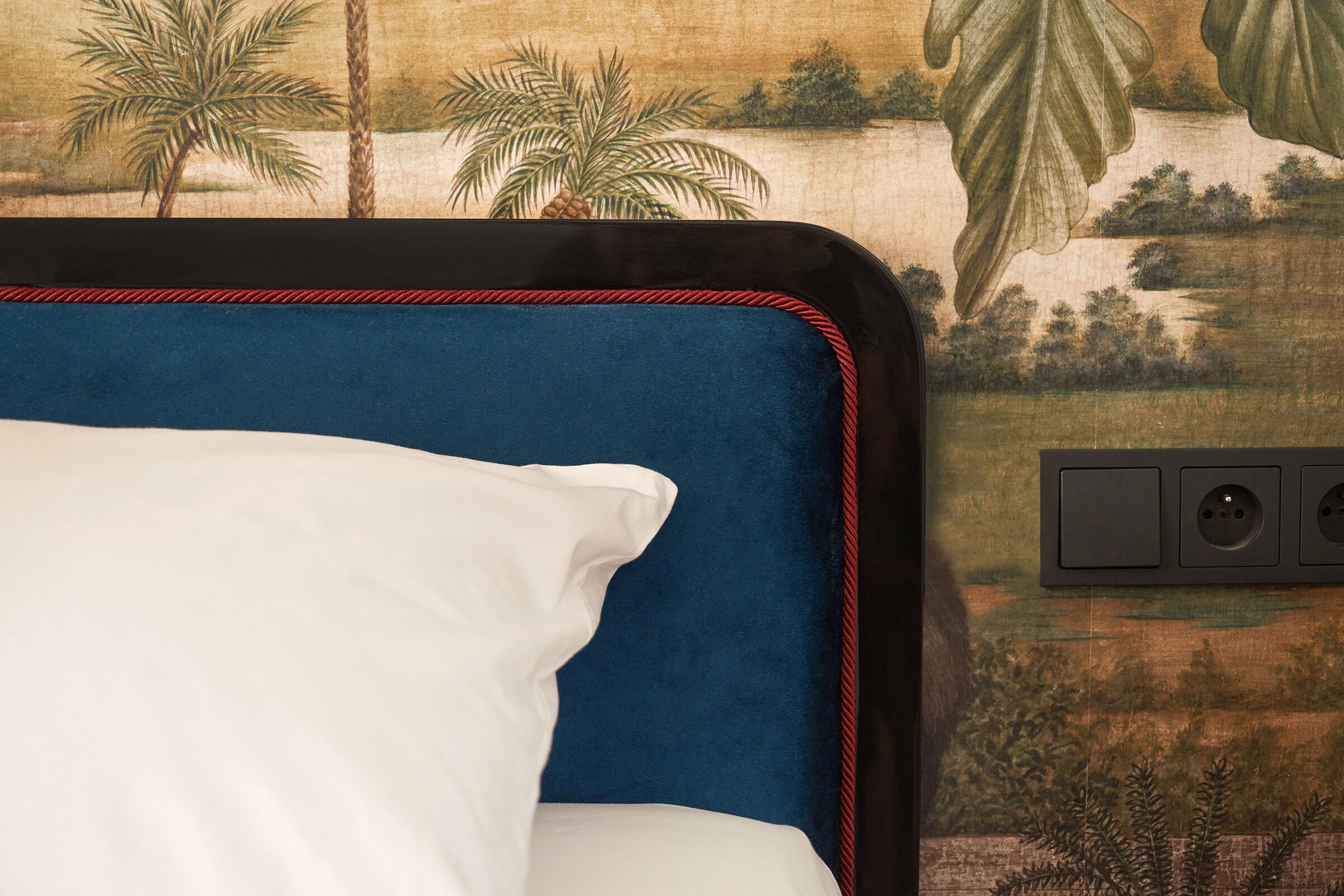 Surový styl a geometrická elegance bytu v Krakově