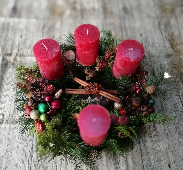 Trendy adventních věnců pro rok 2018