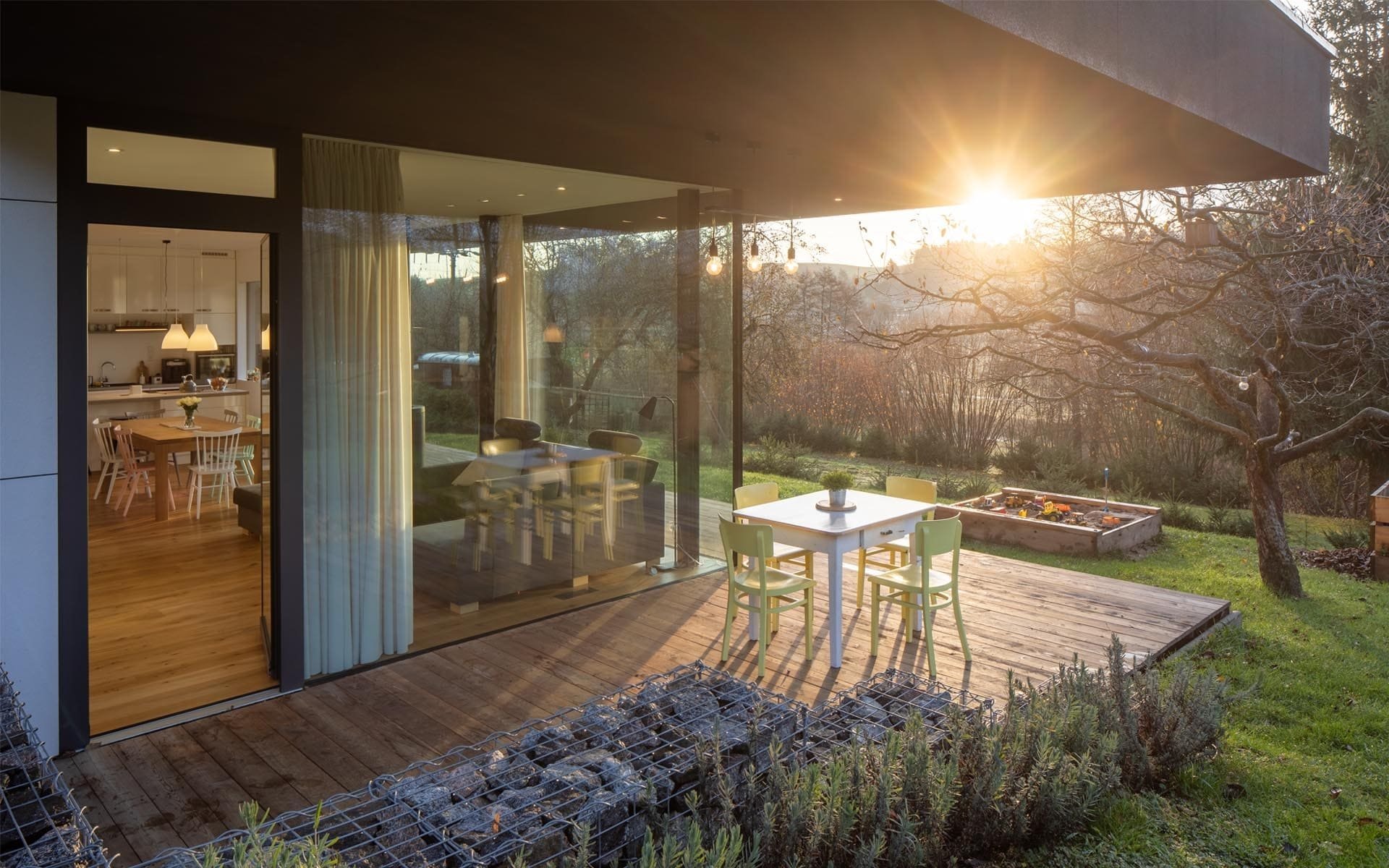 Velkoryse prosklený dům u Tiché Orlice