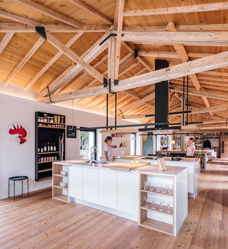 Ze staré stáje vzniklo krásné bydlení