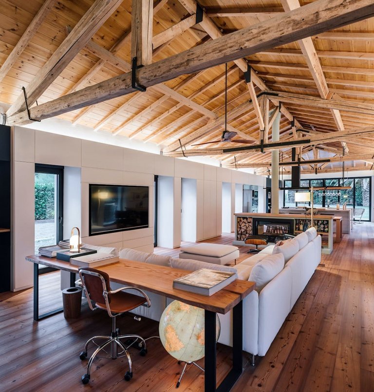 Ze staré stáje vzniklo krásné bydlení