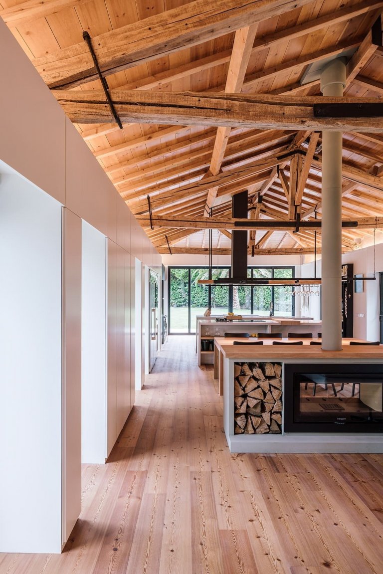 Ze staré stáje vzniklo krásné bydlení