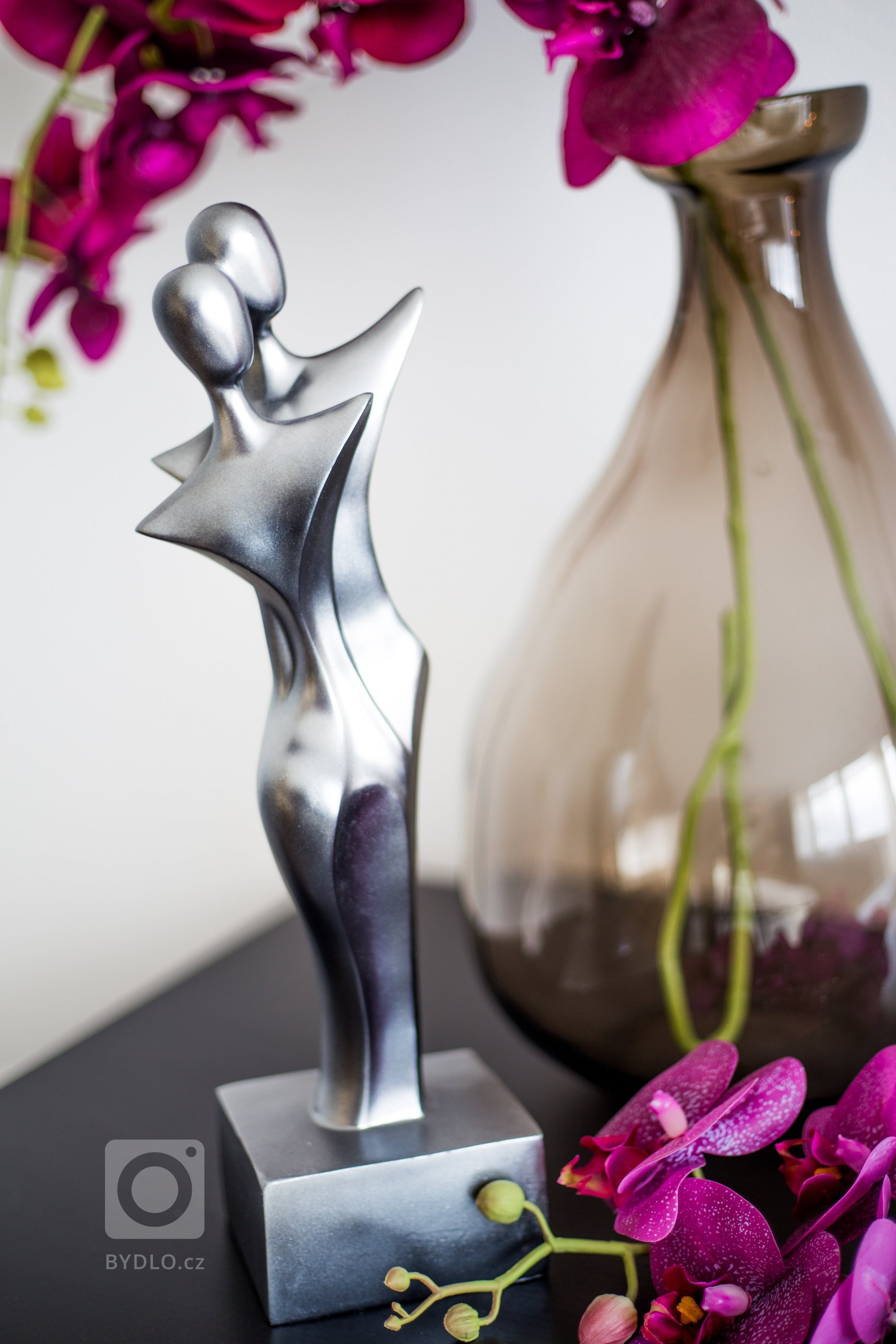 Postarší vilku nedaleko Kolína si vybrali mladí manželé jako svůj nový domov a útočiště pro klidný život s&nbsp;rychlým dosahem do hlavního města. Dům však již…