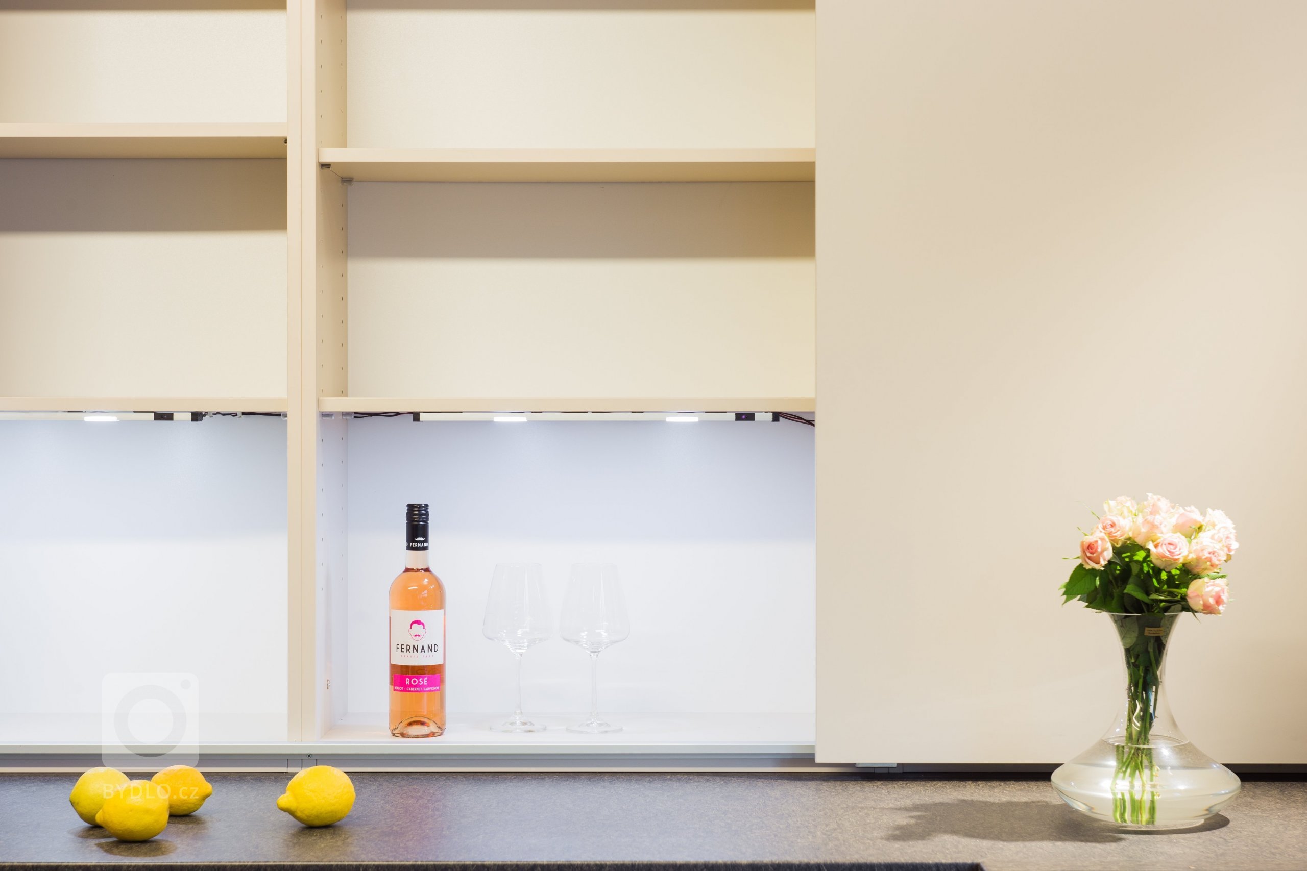 Postarší vilku nedaleko Kolína si vybrali mladí manželé jako svůj nový domov a útočiště pro klidný život s&nbsp;rychlým dosahem do hlavního města. Dům však již…