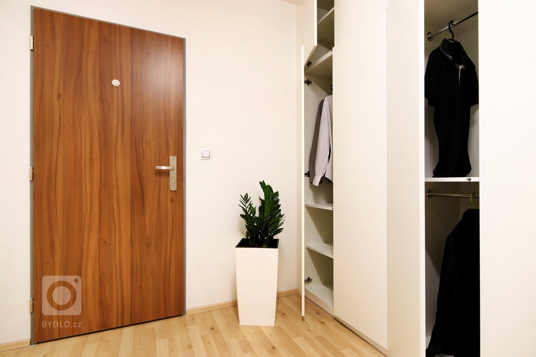 Zejména u malometrážních bytů jsou díky vysokým pořizovacím cenám stále žádanější chytrá řešení. My jsme jedno takové zvládli!&nbsp;

Byt na ulici Kigginsova…