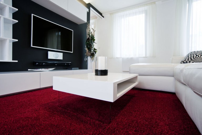 Interiérový design na vynikající adrese. Tak lze vystihnout realizaci v&nbsp;luxusním pražském bytě s&nbsp;atraktivním nábytkem navrženým na míru.&nbsp…