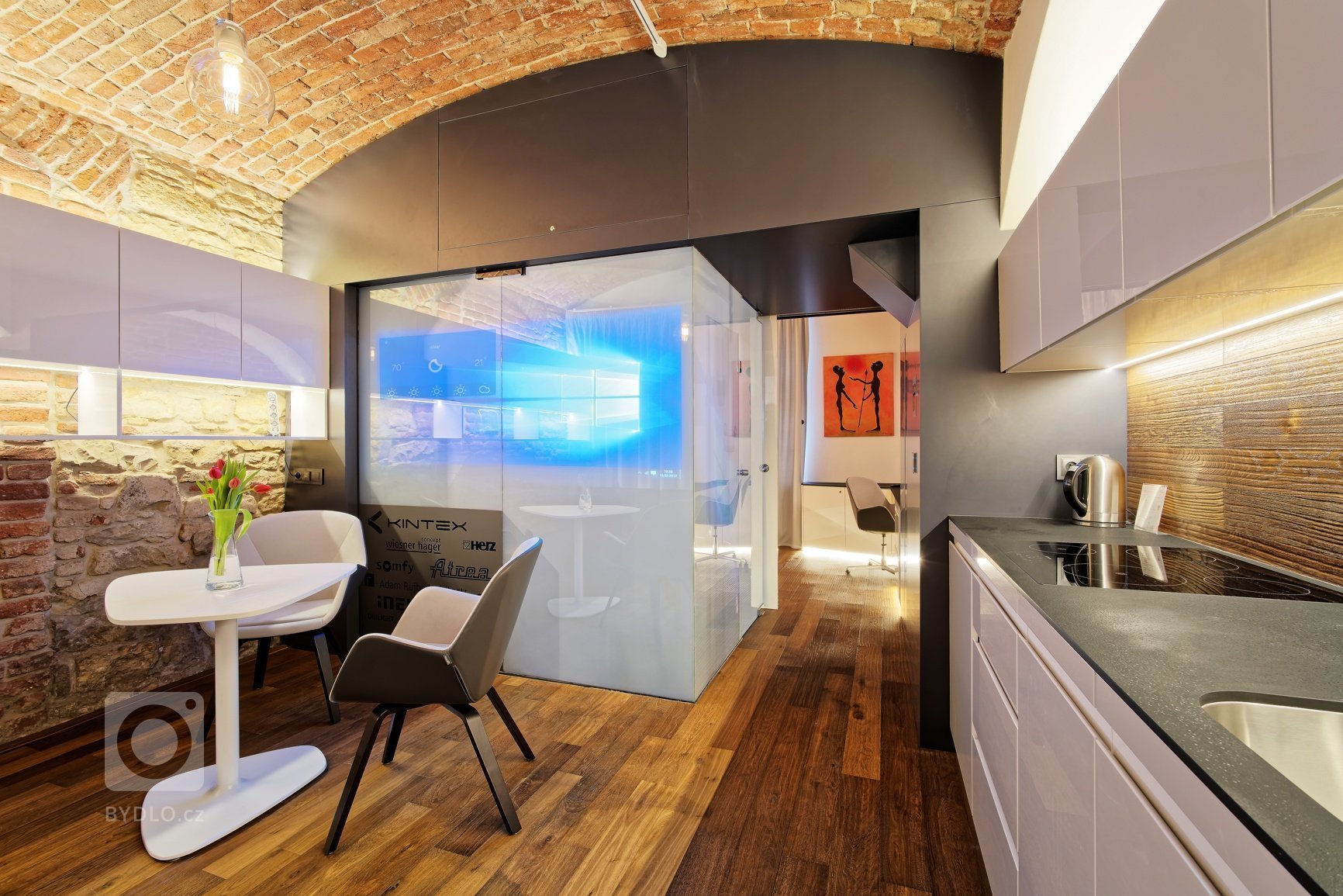 Jsme spolutvůrci jedinečného projektu Ing. Arch. Adama Rujbra, který se nazývá Living Showroom. Jednalo se o realizaci interiéru atypického nevyužívaného…