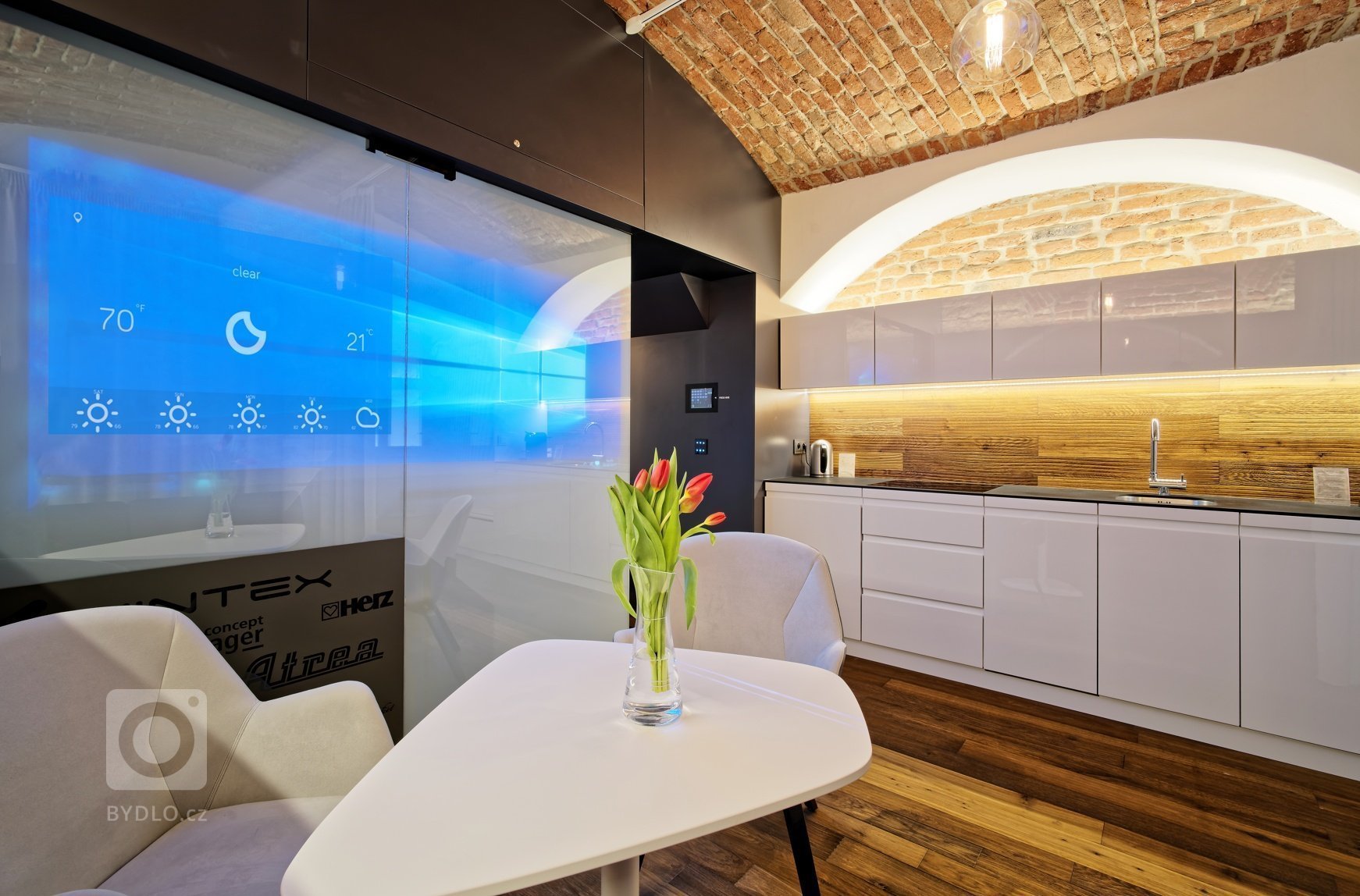 Jsme spolutvůrci jedinečného projektu Ing. Arch. Adama Rujbra, který se nazývá Living Showroom. Jednalo se o realizaci interiéru atypického nevyužívaného…