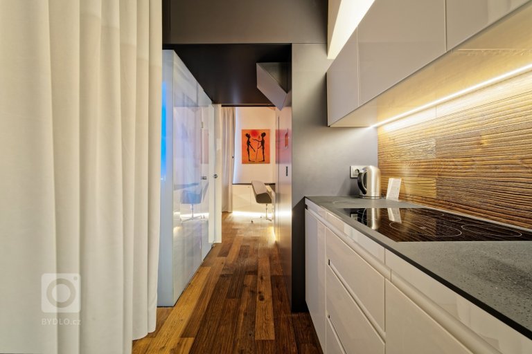 add picture to album