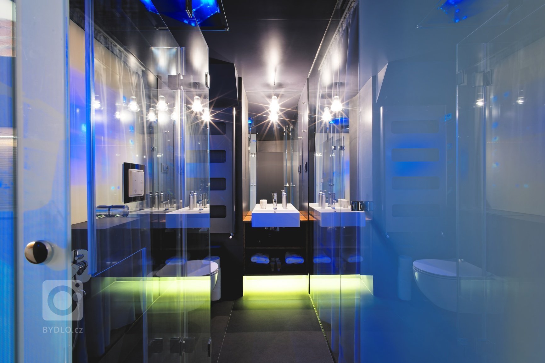 Jsme spolutvůrci jedinečného projektu Ing. Arch. Adama Rujbra, který se nazývá Living Showroom. Jednalo se o realizaci interiéru atypického nevyužívaného…