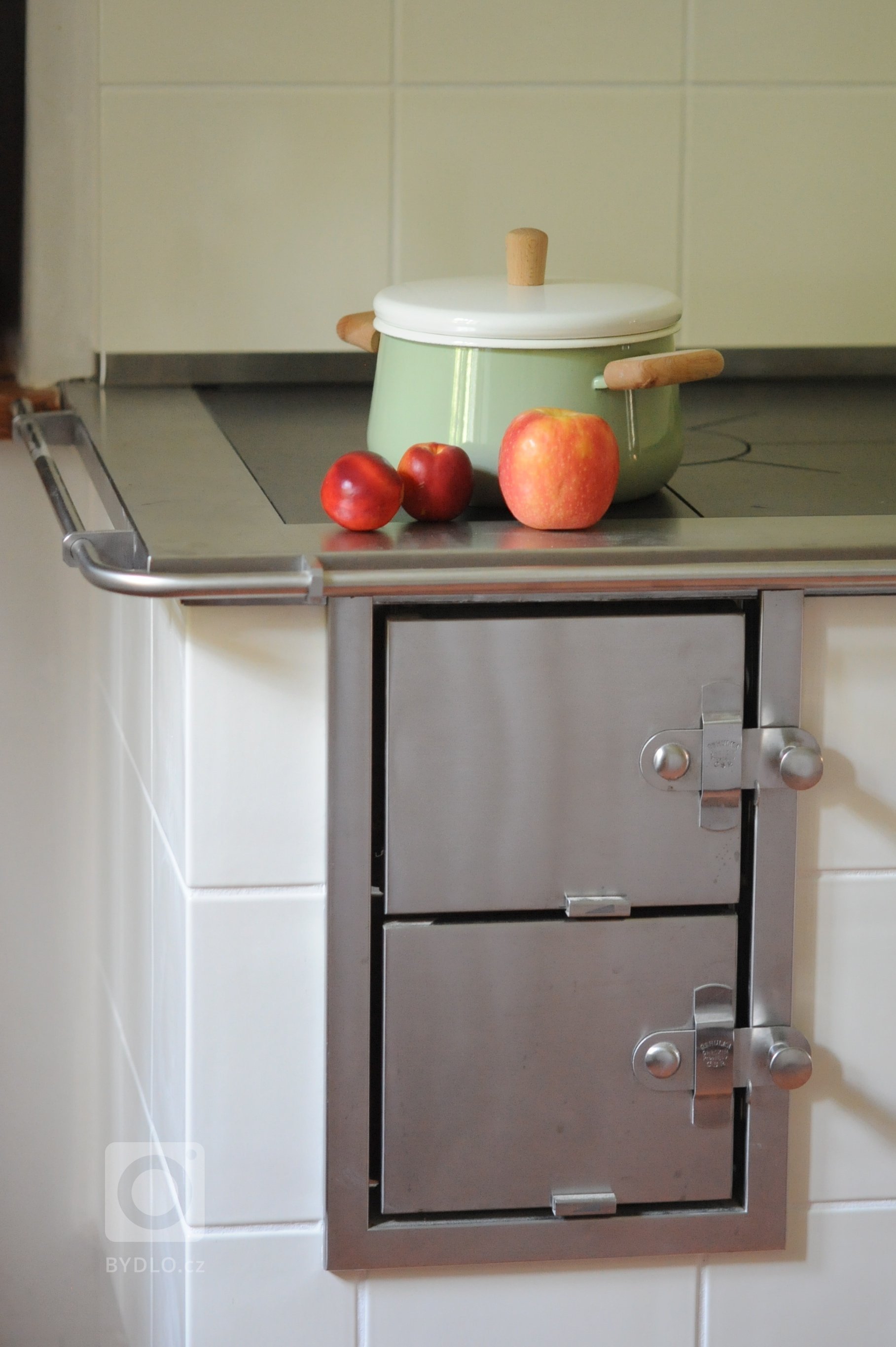 Keramika: K&amp;K Poker &ndash; Kamnářství Bechyně

Realizace: Kamnářství Hanuš
