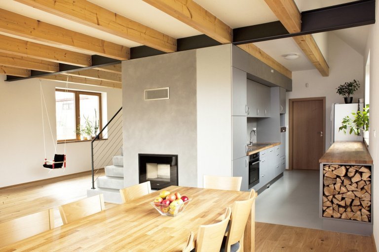 Rodinný dům byl navržen jako průnik tradiční architektury lidového stavění na venkově a současných&nbsp;potřeb moderního bydlení. Ukázalo se, že převzaté…