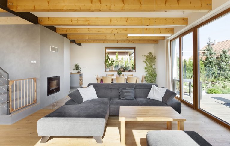 Rodinný dům byl navržen jako průnik tradiční architektury lidového stavění na venkově a současných&nbsp;potřeb moderního bydlení. Ukázalo se, že převzaté…