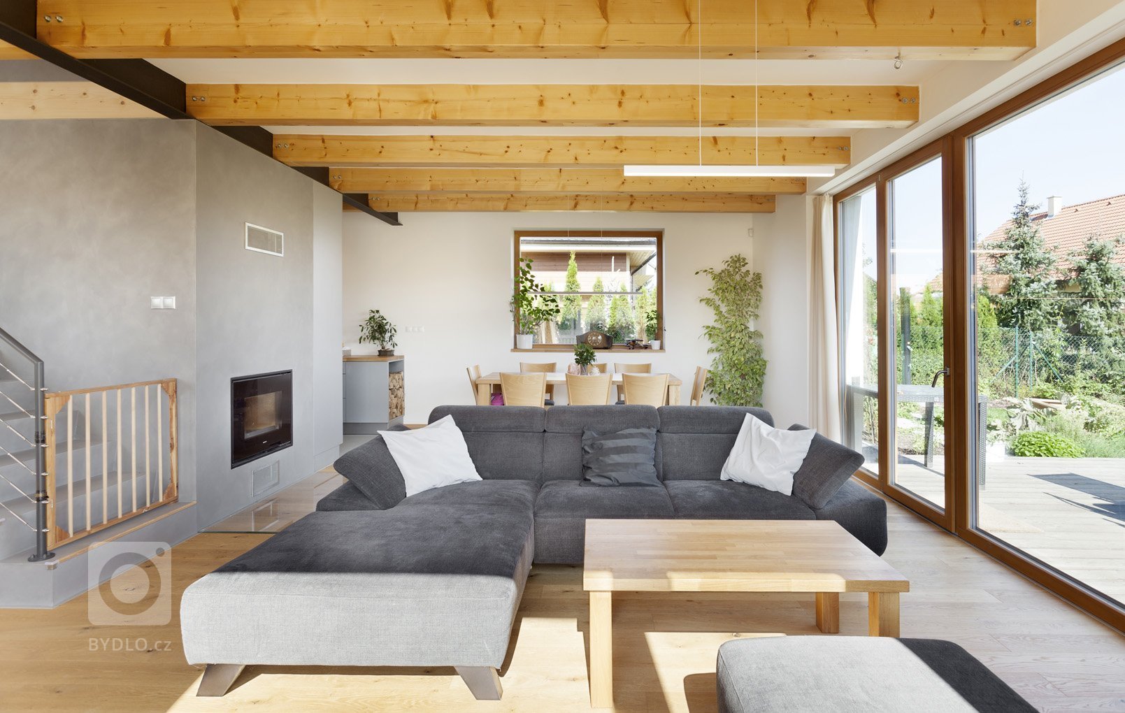 Rodinný dům byl navržen jako průnik tradiční architektury lidového stavění na venkově a současných&nbsp;potřeb moderního bydlení. Ukázalo se, že převzaté…