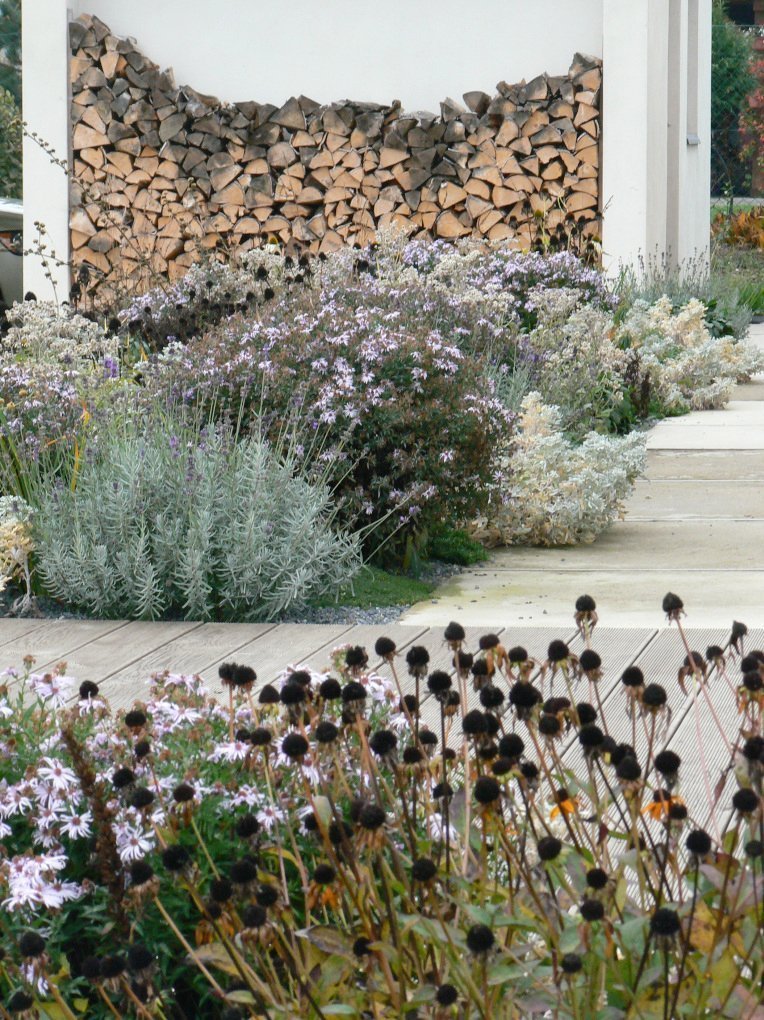 Rodinný dům byl navržen jako průnik tradiční architektury lidového stavění na venkově a současných&nbsp;potřeb moderního bydlení. Ukázalo se, že převzaté…