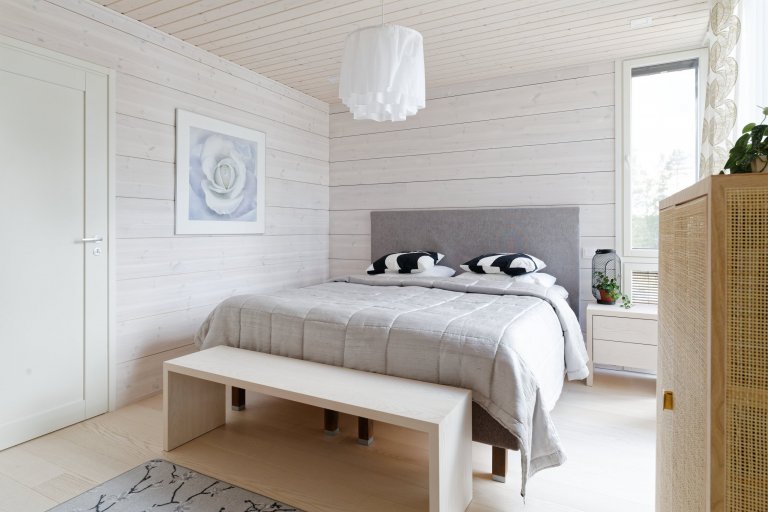 KONTIO Glasshouse je dřevěný dům z lepených hranolů SmartLog o rozměrech 205x275 (inovativní technologie SmartLog zamezuje sedání dřeva). Tento Glasshouse s…