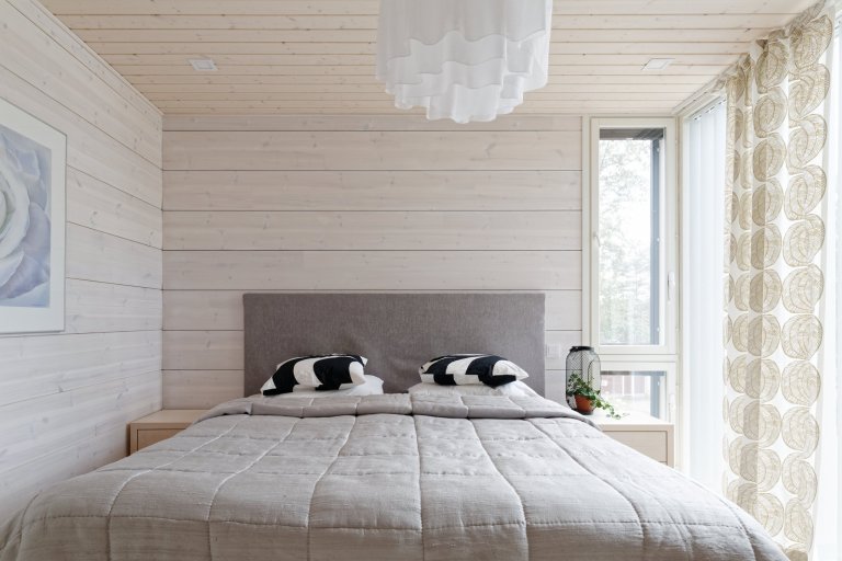 KONTIO Glasshouse je dřevěný dům z lepených hranolů SmartLog o rozměrech 205x275 (inovativní technologie SmartLog zamezuje sedání dřeva). Tento Glasshouse s…