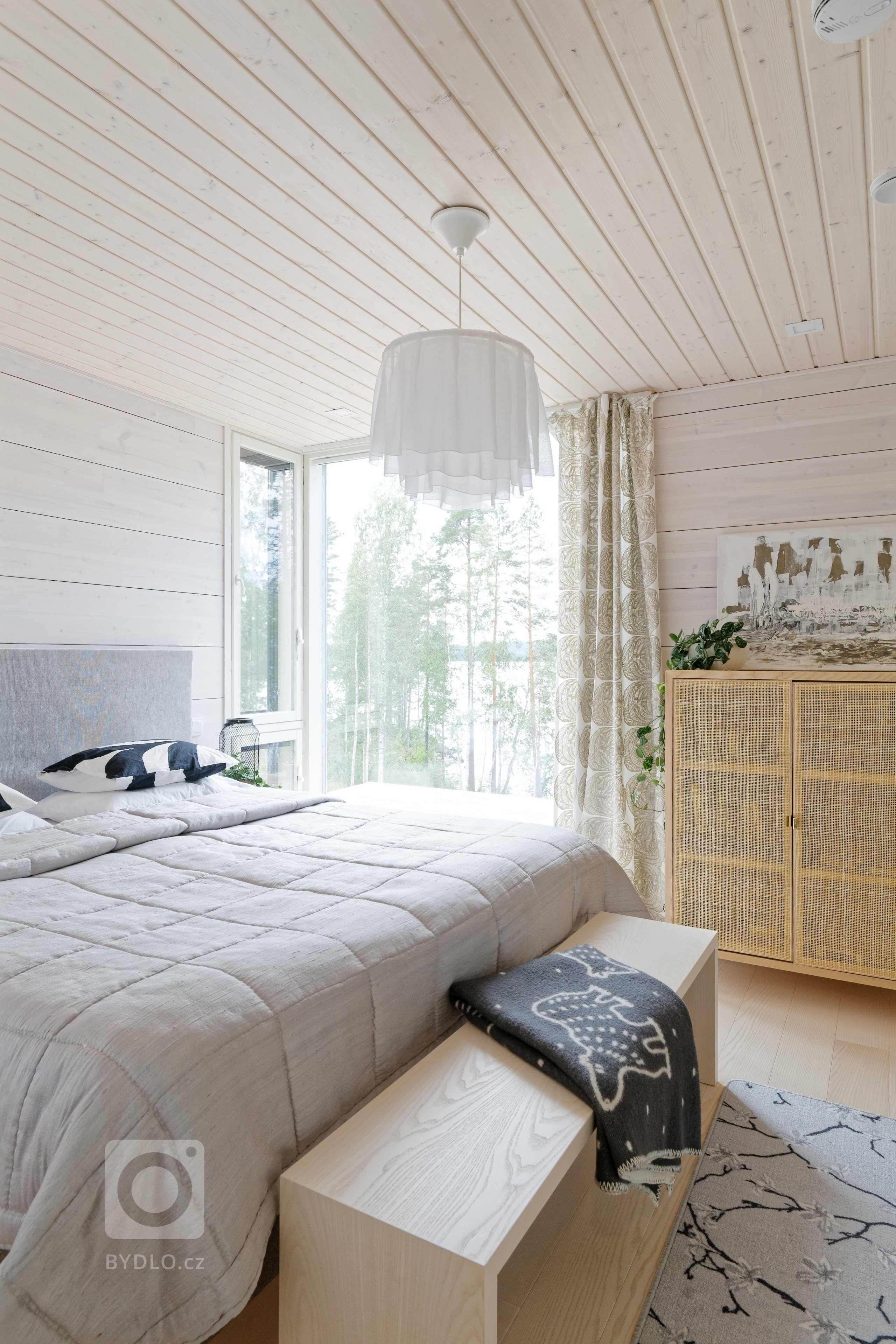 KONTIO Glasshouse je dřevěný dům z lepených hranolů SmartLog o rozměrech 205x275 (inovativní technologie SmartLog zamezuje sedání dřeva). Tento Glasshouse s…