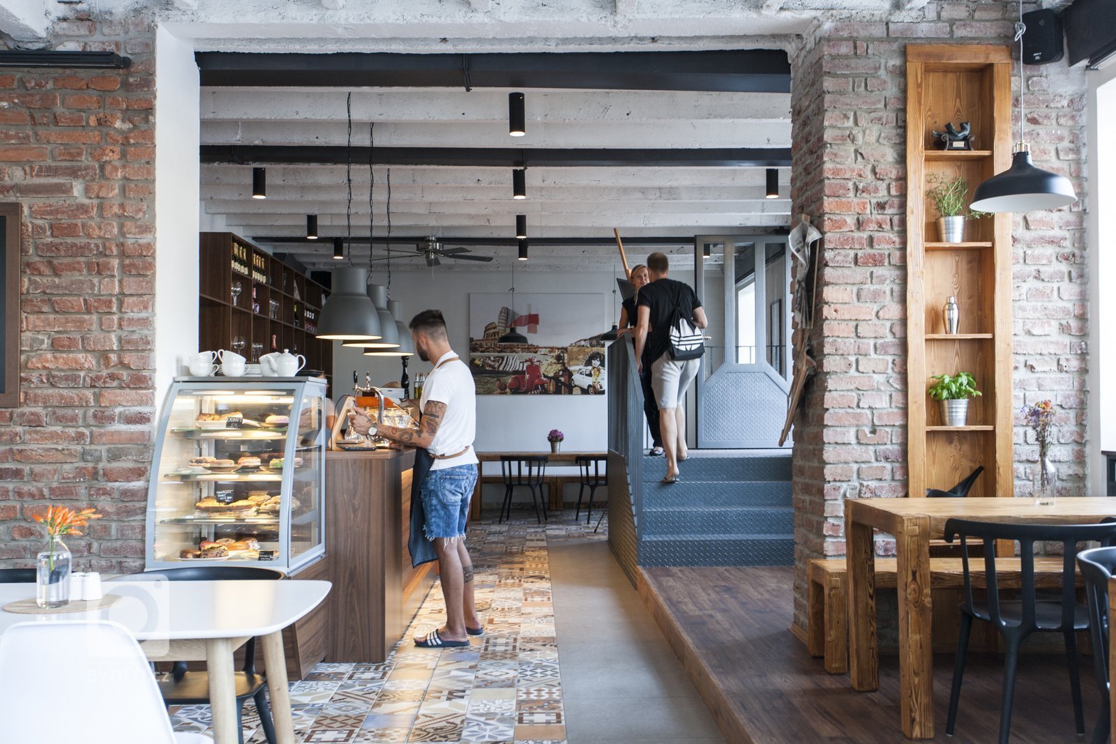 Tento prostor jsme ve dvou měscích přetvořili z kanceláří na BISTRO, které teď můžete navštívit cestou na náplavku. Bistro se nachází na rohu Palackého náměstí…