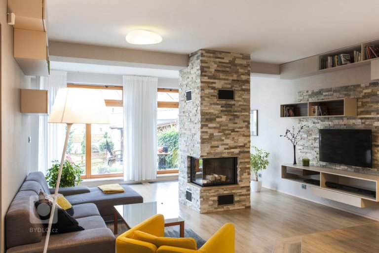 Takto dopadla rekonstrukce v jednom rodinném domě, kde žije Oskar (pes) a jeho páníčkové, kteří se rozhodli, že je na čase pozměnit ráz obývacího pokoje a dát…