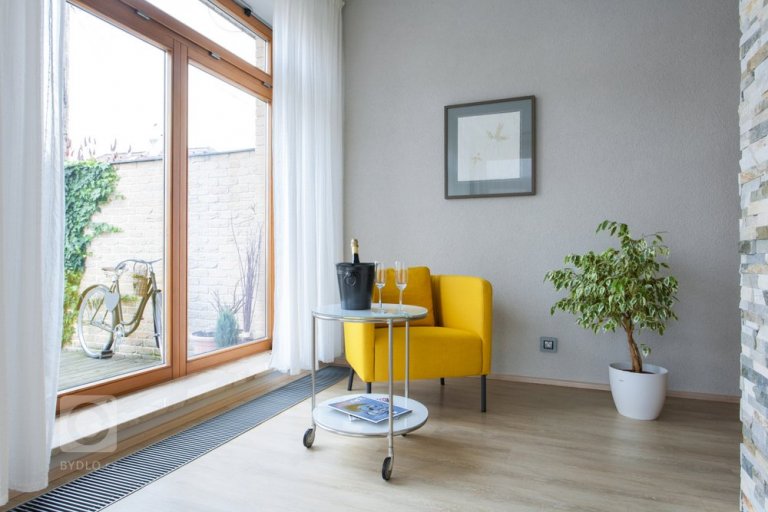 Takto dopadla rekonstrukce v jednom rodinném domě, kde žije Oskar (pes) a jeho páníčkové, kteří se rozhodli, že je na čase pozměnit ráz obývacího pokoje a dát…