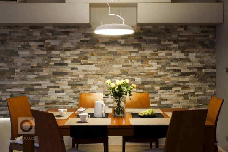 Takto dopadla rekonstrukce v jednom rodinném domě, kde žije Oskar (pes) a jeho páníčkové, kteří se rozhodli, že je na čase pozměnit ráz obývacího pokoje a dát…