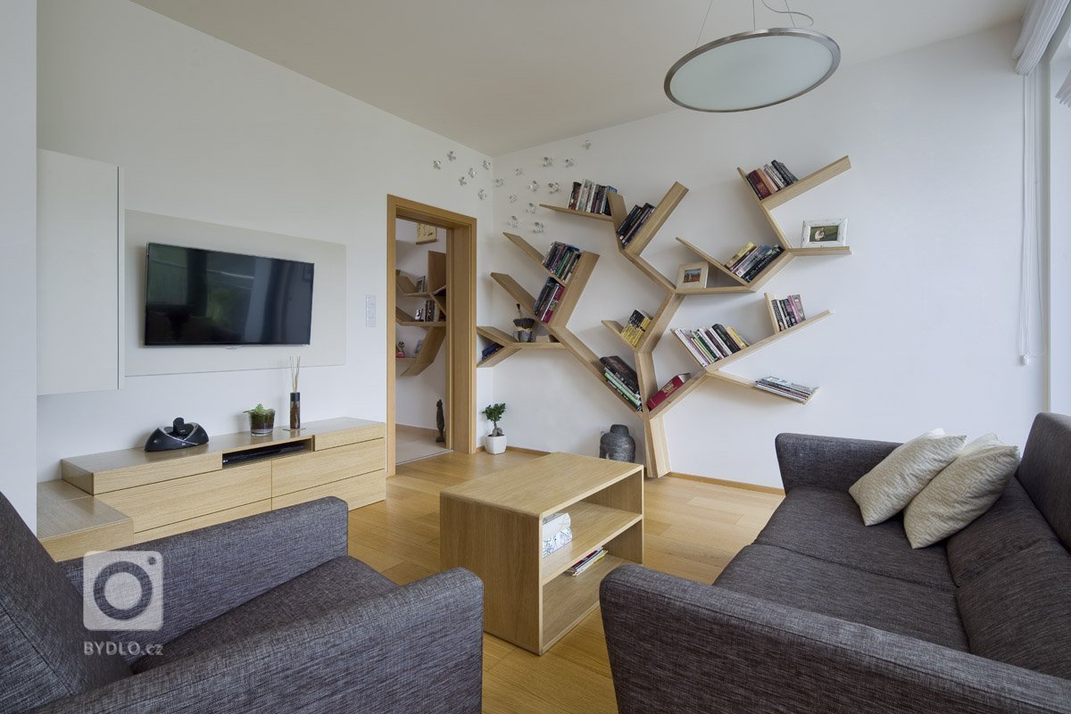 Novostavba v uzavřeném areálu několika bytových domů skýtá mladé rodině naprosté bezpečí a spojení s přírodou, která okolo těchto domů je. Já měla to štěstí,…