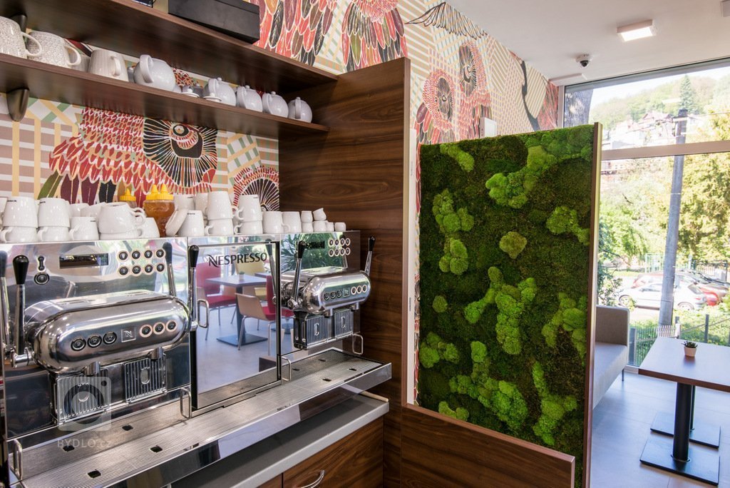 Cafe Slávia v Luhačovicích vzniklo za neuvěřitelné 2 měsíce. Když mě v březnu majitel oslovil, že by chtěl vypracovat návrh na kavárnu, kterou by rád před…