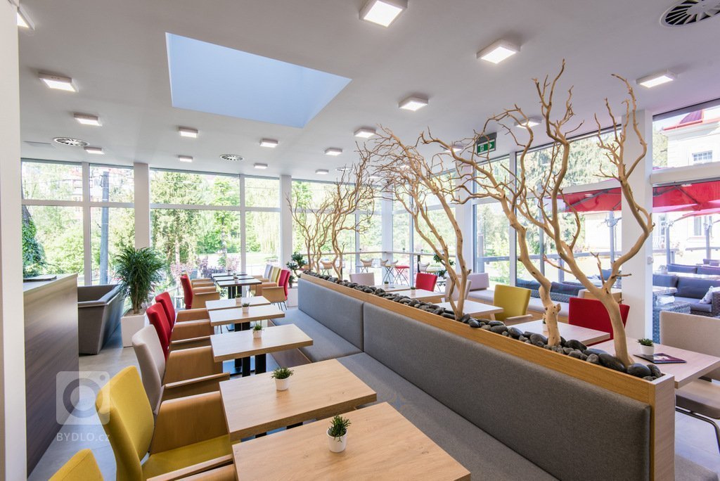 Cafe Slávia v Luhačovicích vzniklo za neuvěřitelné 2 měsíce. Když mě v březnu majitel oslovil, že by chtěl vypracovat návrh na kavárnu, kterou by rád před…