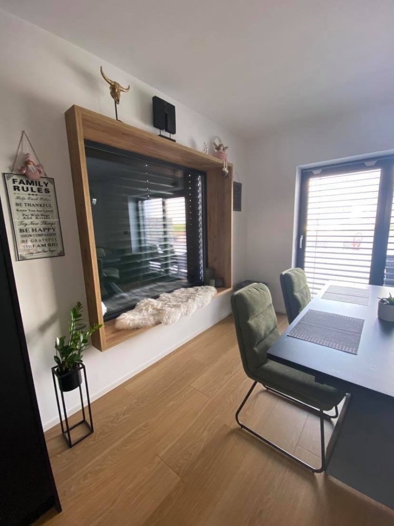 Vždy vytváříme interiér, který je komplexní a funkční jako jeden celek.&nbsp;Co to znamená? Nelpíme na zastaralém rozdělení interiéru do mnoha rozdílných…