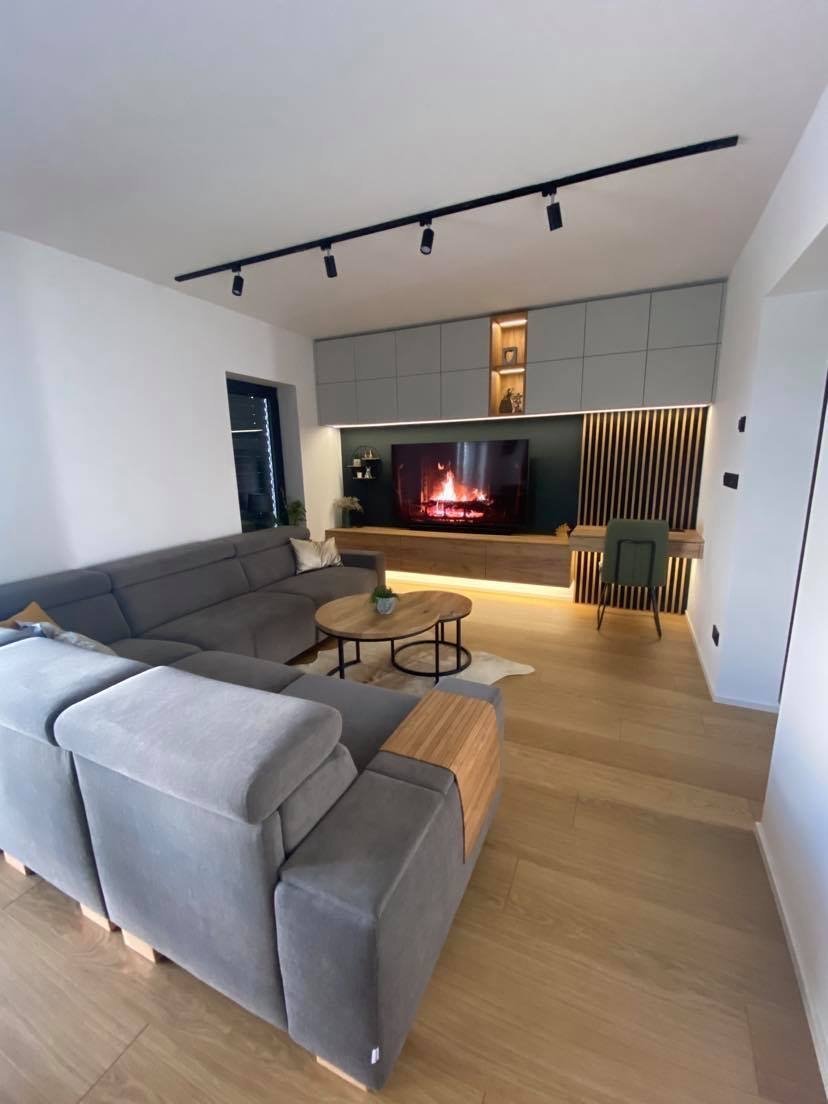 Vždy vytváříme interiér, který je komplexní a funkční jako jeden celek.&nbsp;Co to znamená? Nelpíme na zastaralém rozdělení interiéru do mnoha rozdílných…