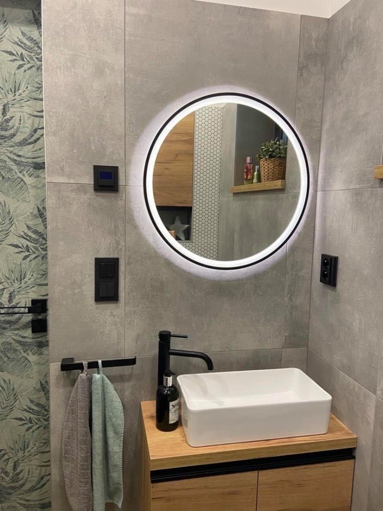 Vždy vytváříme interiér, který je komplexní a funkční jako jeden celek.&nbsp;Co to znamená? Nelpíme na zastaralém rozdělení interiéru do mnoha rozdílných…