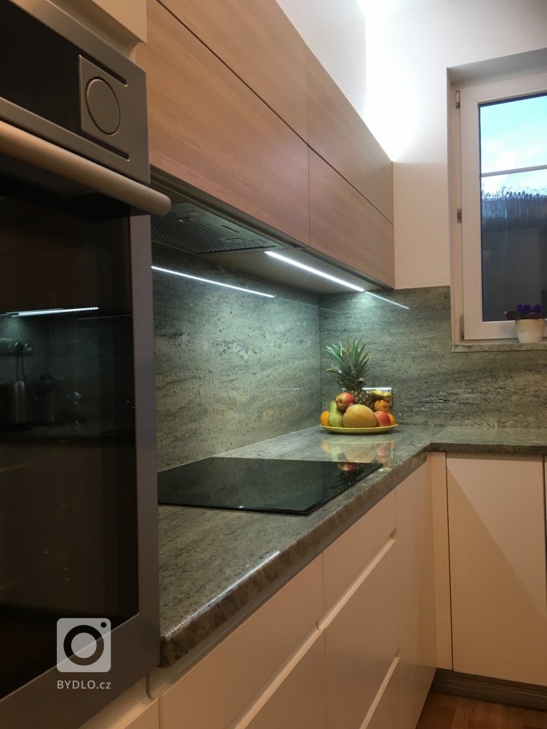 add picture to album