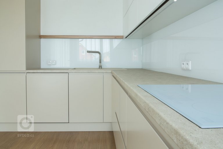 add picture to album